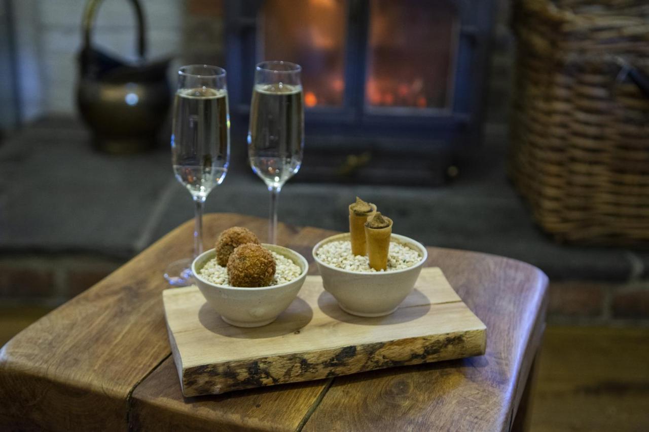 Old Downton Lodge ลุดโลว์ ภายนอก รูปภาพ